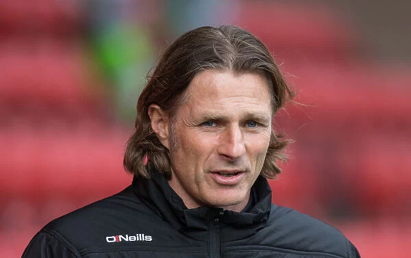 Gareth Ainsworth and Wycombe Wanderers vs Walsall: Clash on the Field (27 / 10 / 18)