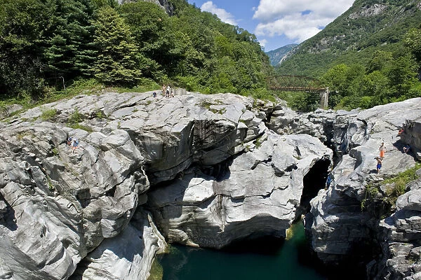 Switzerland, Canton Ticino, Maggia valley, Ponte Brolla, daily summer