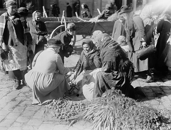 Lemberg Germany Market scenes in the poorer quarters of Lemberg 24 October 1921