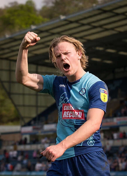 Alex Samuel vs Walsall: Intense Moment at Wycombe Wanderers, April 22, 2019