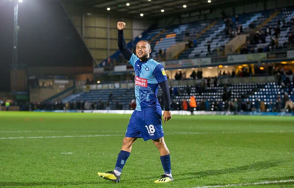 Determined Showdown: Curtis Thompson of Wycombe Wanderers vs Barnsley, 08 / 12 / 18