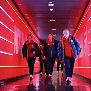 Arsenal Women vs Chelsea Women: Kim Little's Arrival at Emirates Stadium (Barclays WSL 2023-24)