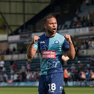 Curtis Thompson vs Walsall: Intense Moment at Wycombe Wanderers, April 22, 2019 (18): The Determined Midfielder in Action