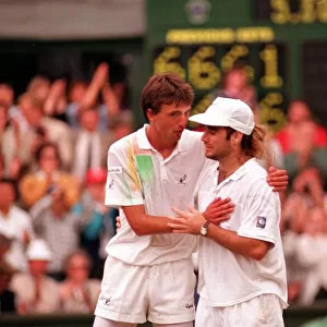ANDRE AGASSI AND GORAN IVANISEVIC IN THE WIMBLEDON TENNIS 1992 FINAL - 06 / 07 / 1992